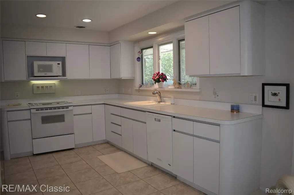 41147 S Mcmahon Circle Novi City MI 48375