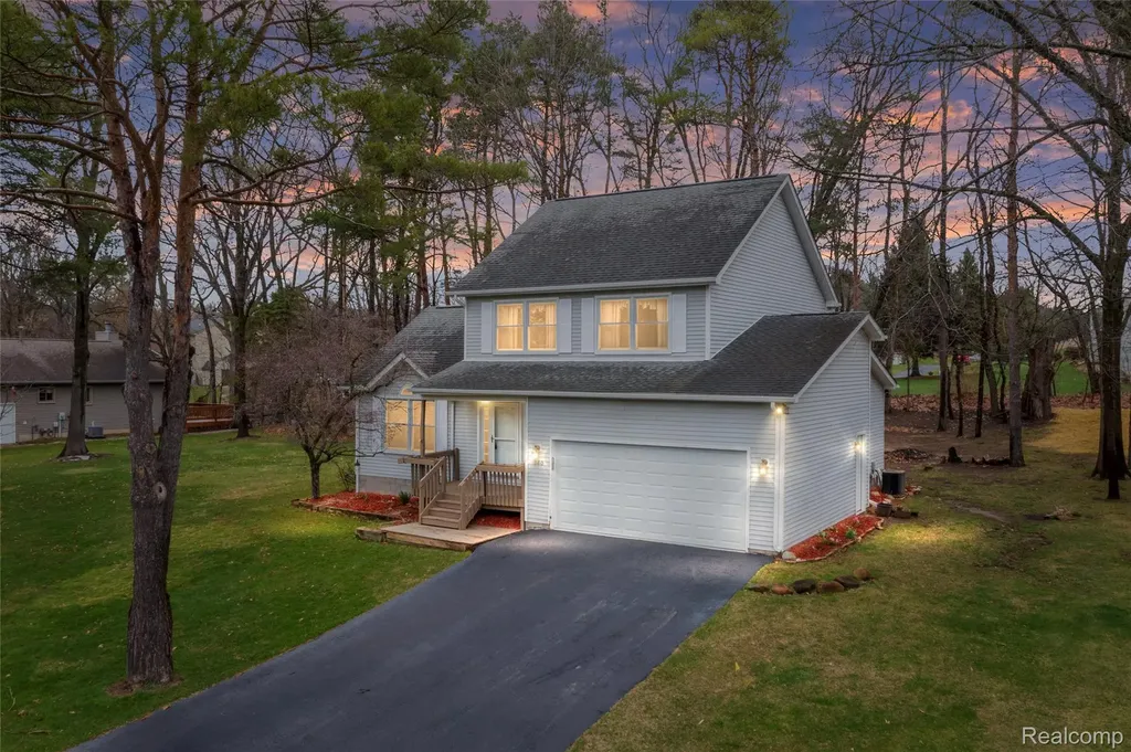 360 Arbor Pine Drive Brandon Charter Township MI 48462