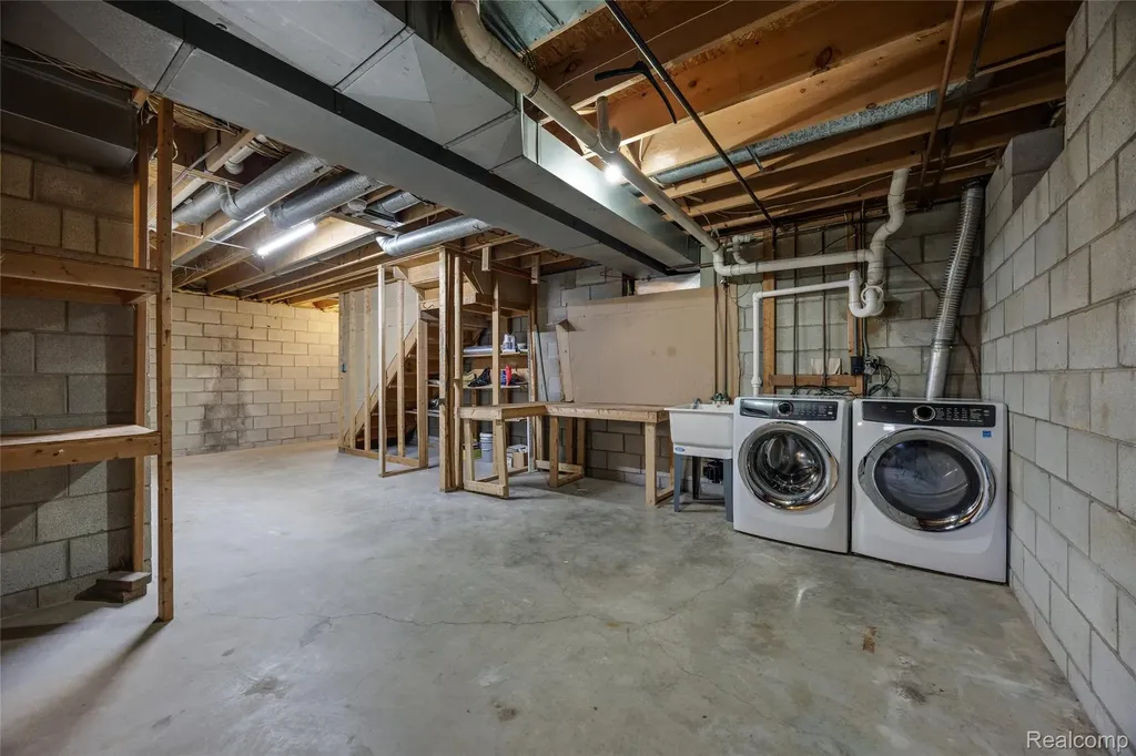 360 Arbor Pine Drive Brandon Charter Township MI 48462