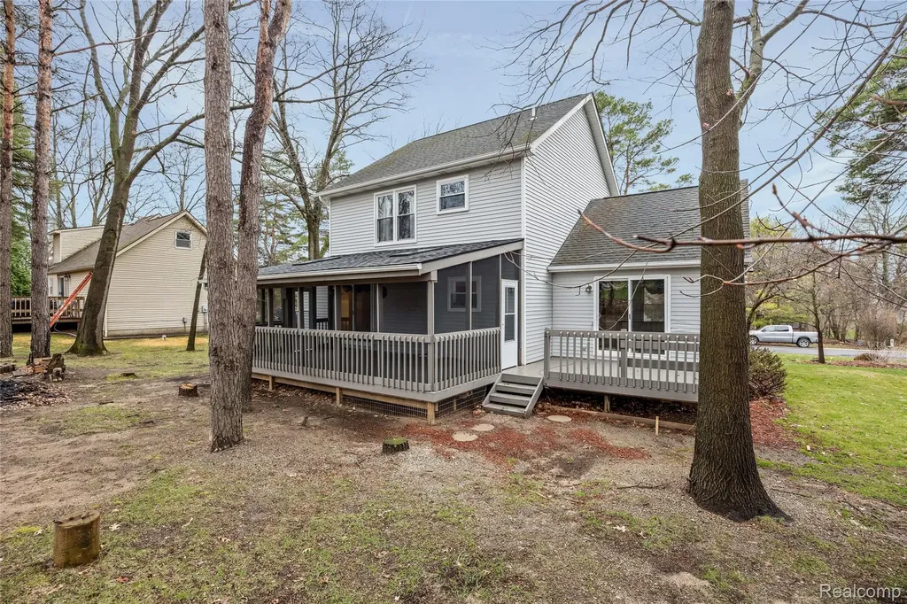 360 Arbor Pine Drive Brandon Charter Township MI 48462