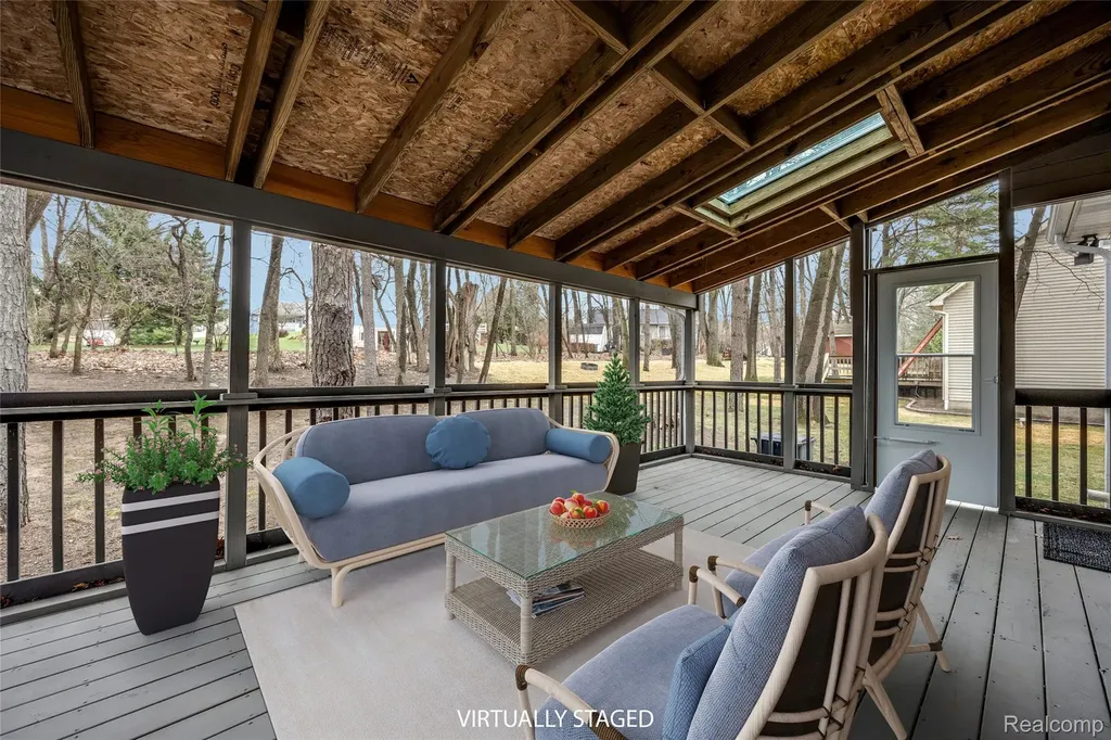 360 Arbor Pine Drive Brandon Charter Township MI 48462