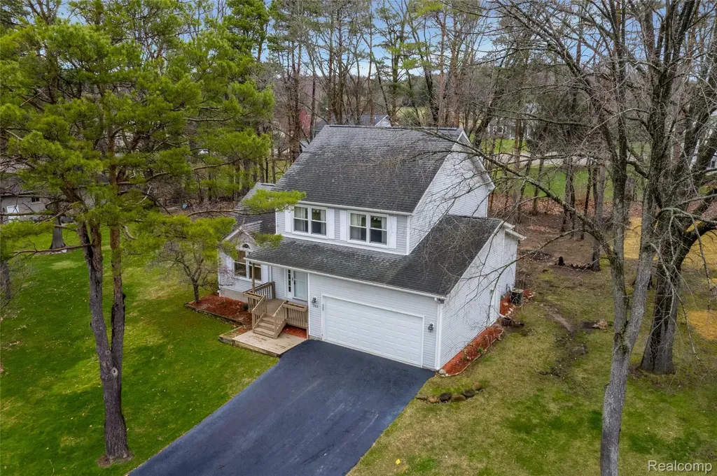360 Arbor Pine Drive Brandon Charter Township MI 48462