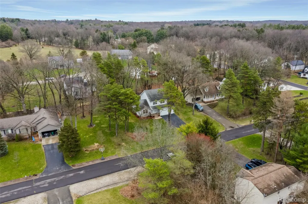 360 Arbor Pine Drive Brandon Charter Township MI 48462