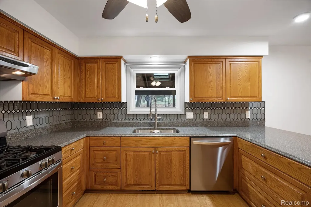 360 Arbor Pine Drive Brandon Charter Township MI 48462