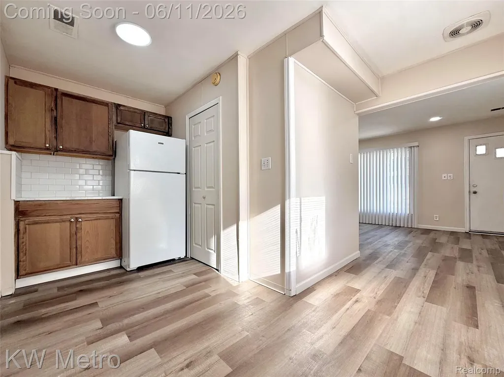 53 E Brickley Avenue Hazel Park City MI 48030