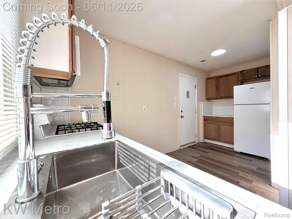 53 E Brickley Avenue Hazel Park City MI 48030