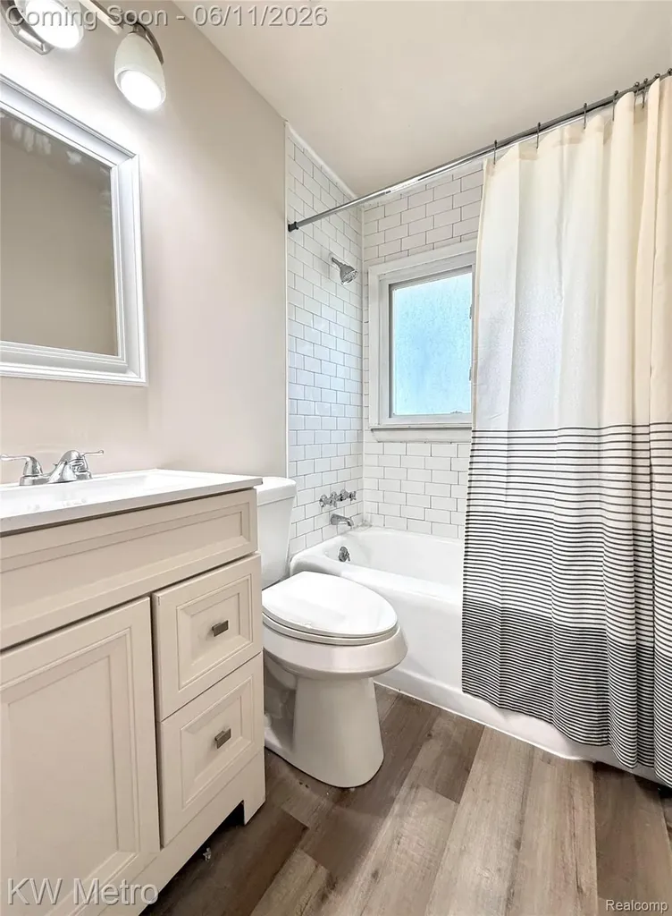 53 E Brickley Avenue Hazel Park City MI 48030