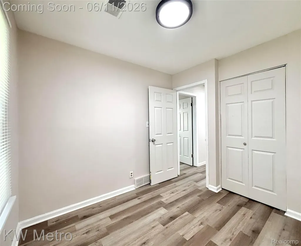 53 E Brickley Avenue Hazel Park City MI 48030