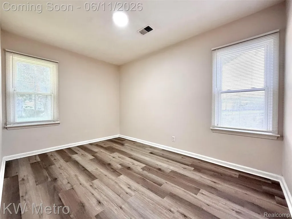53 E Brickley Avenue Hazel Park City MI 48030