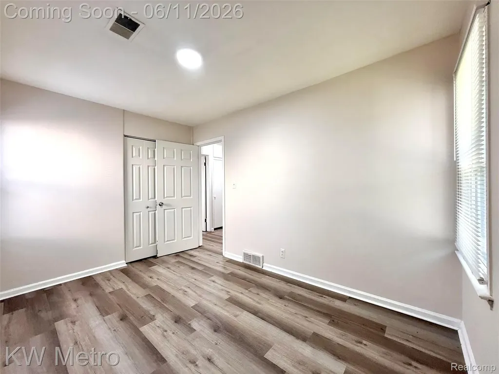53 E Brickley Avenue Hazel Park City MI 48030