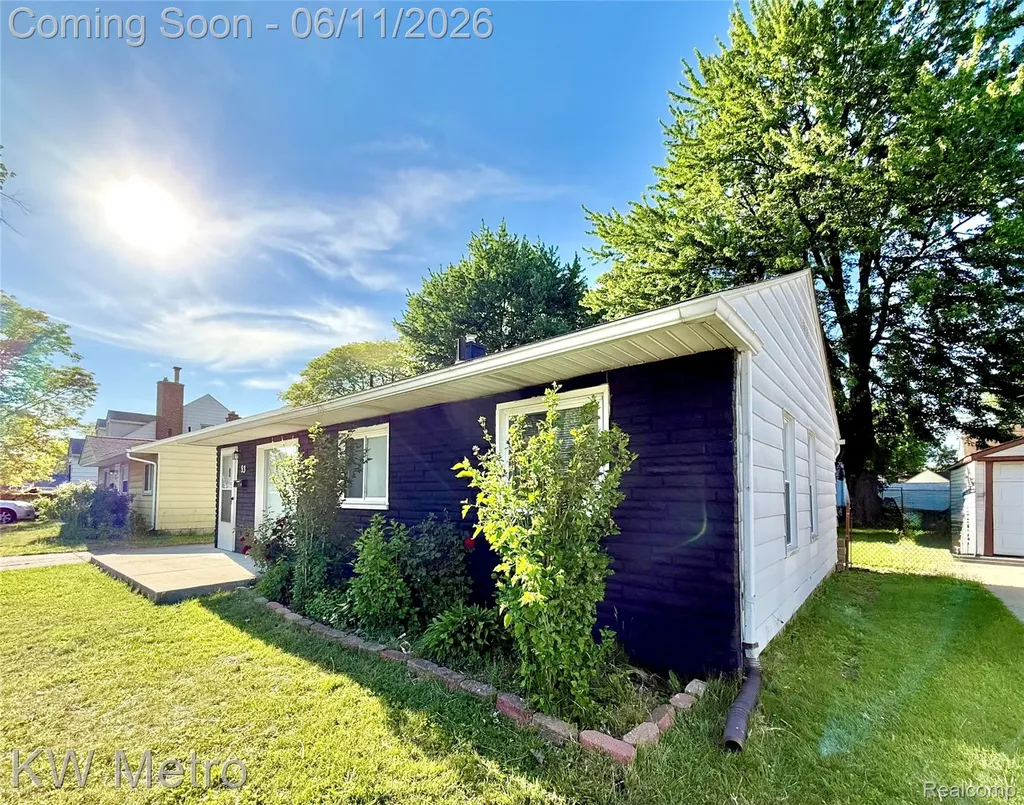 53 E Brickley Avenue Hazel Park City MI 48030