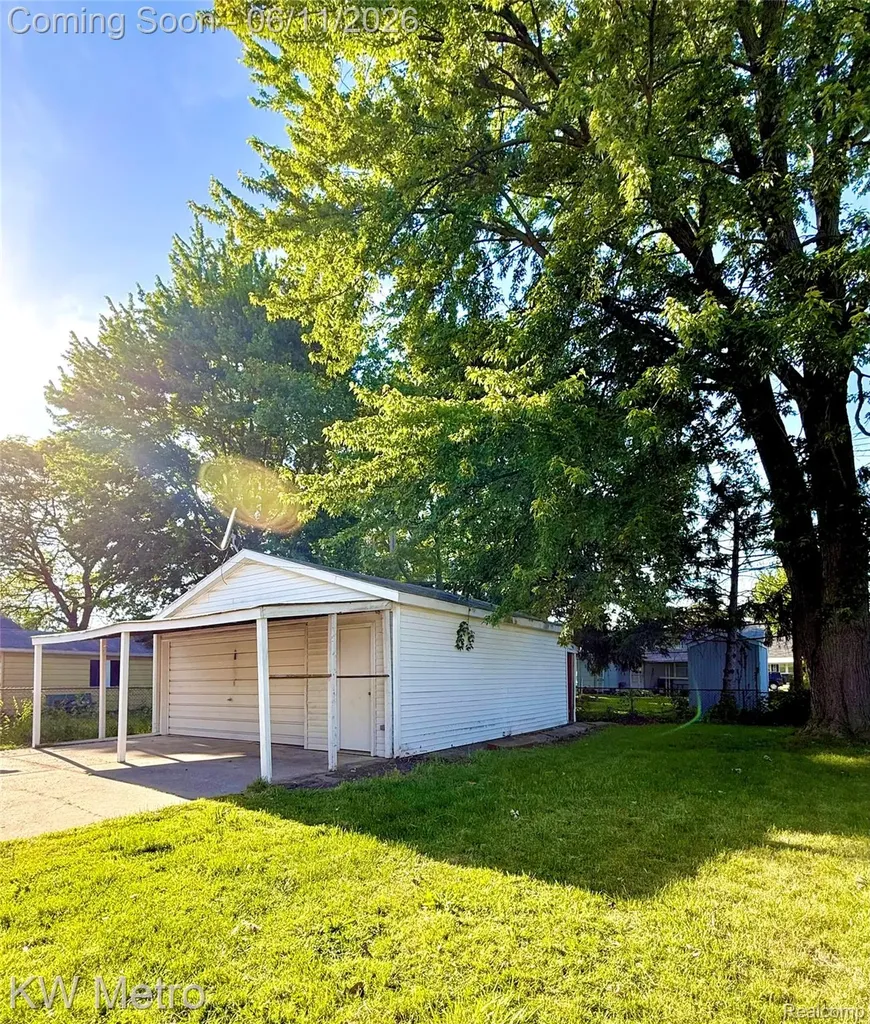 53 E Brickley Avenue Hazel Park City MI 48030