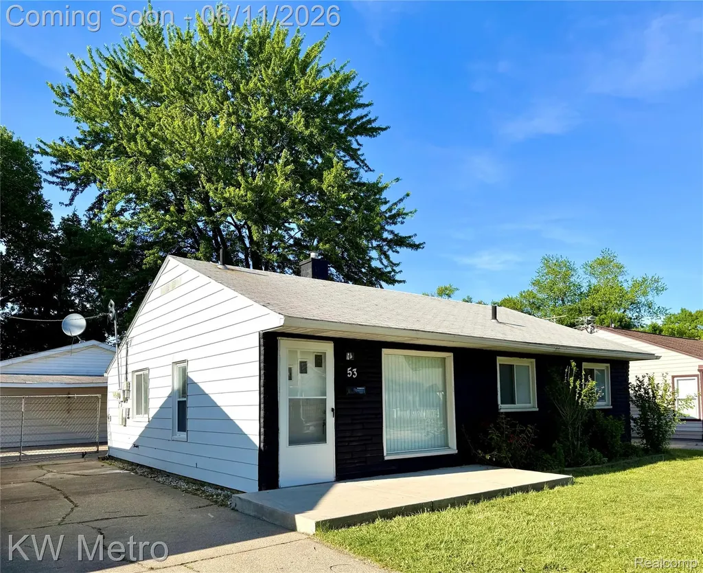 53 E Brickley Avenue Hazel Park City MI 48030