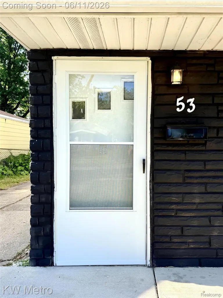 53 E Brickley Avenue Hazel Park City MI 48030