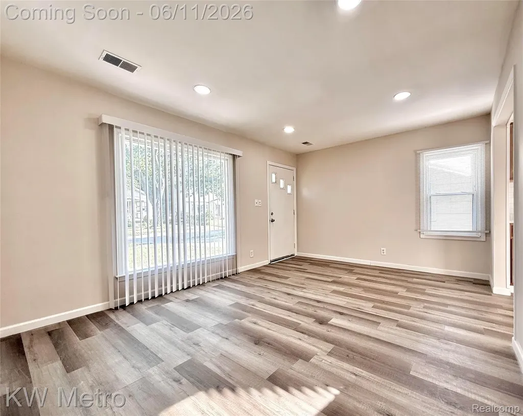 53 E Brickley Avenue Hazel Park City MI 48030