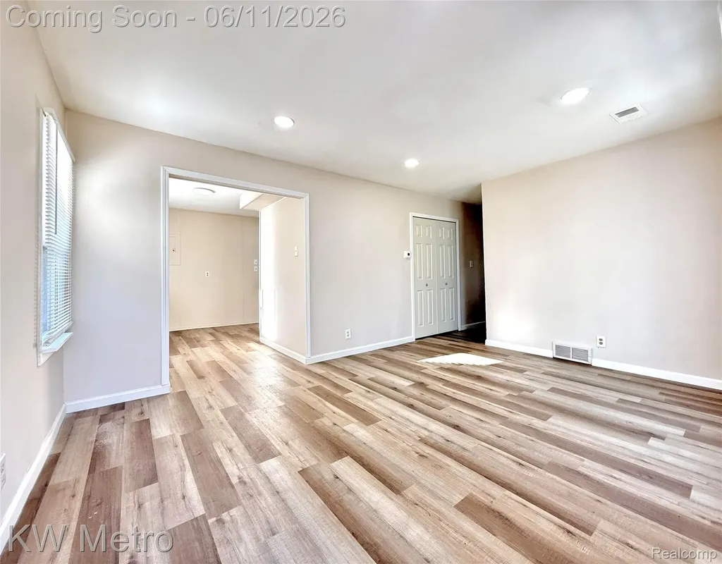 53 E Brickley Avenue Hazel Park City MI 48030