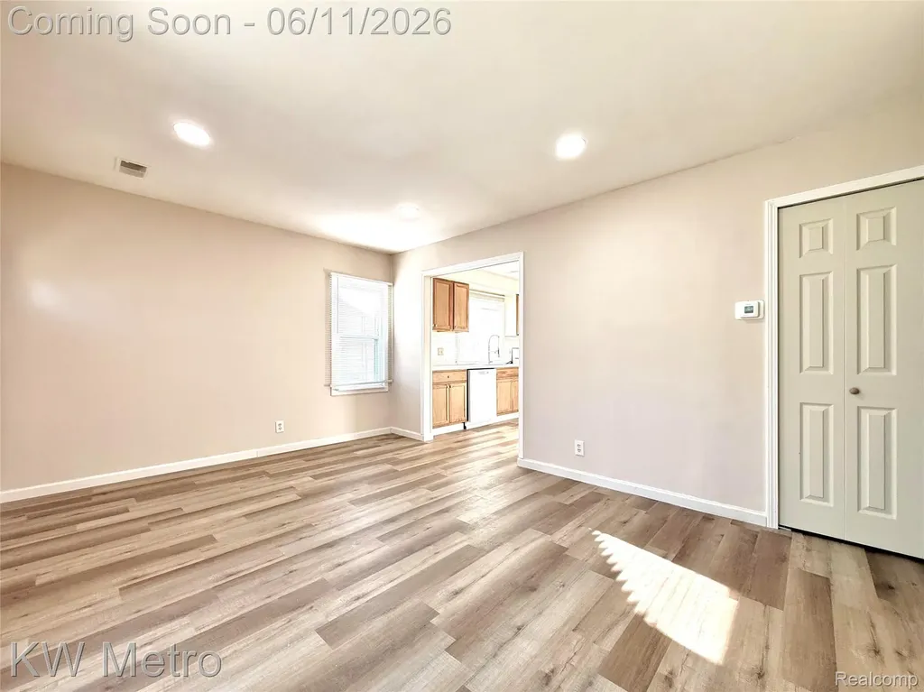 53 E Brickley Avenue Hazel Park City MI 48030