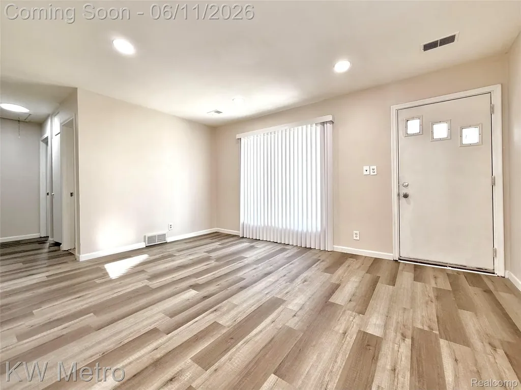 53 E Brickley Avenue Hazel Park City MI 48030