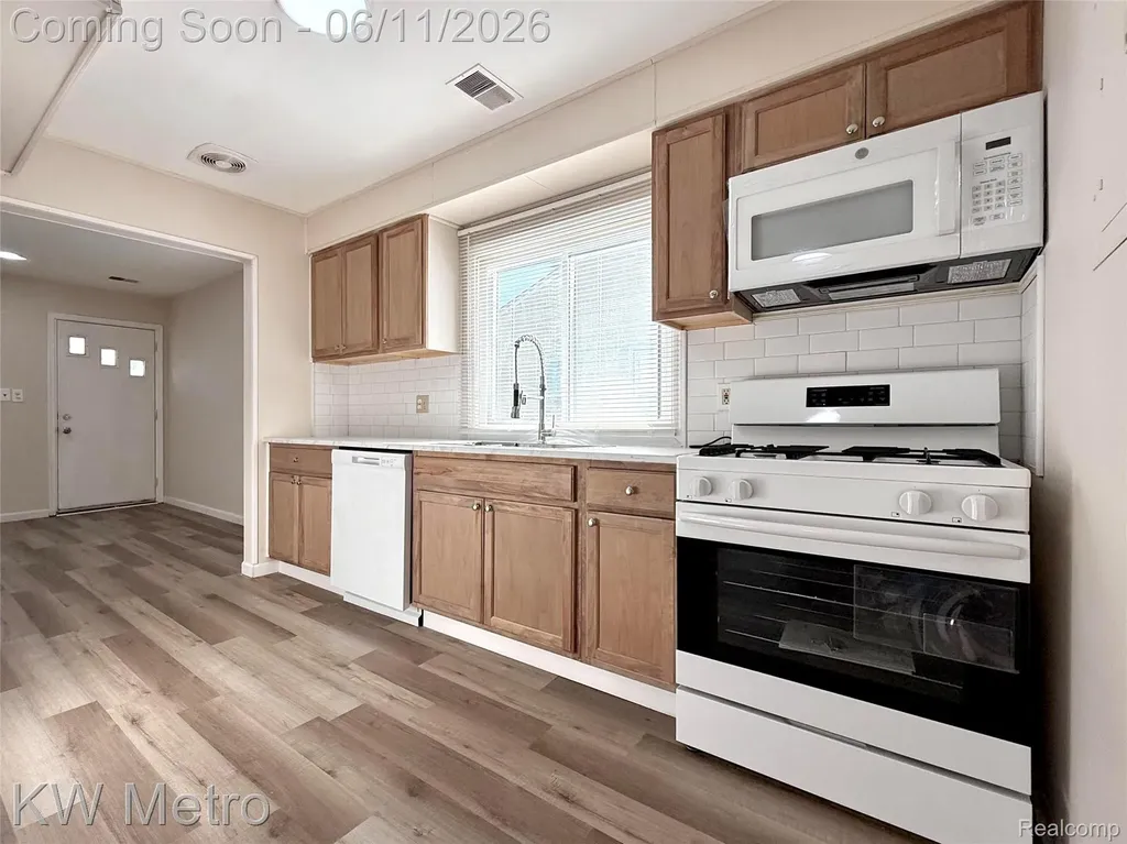 53 E Brickley Avenue Hazel Park City MI 48030