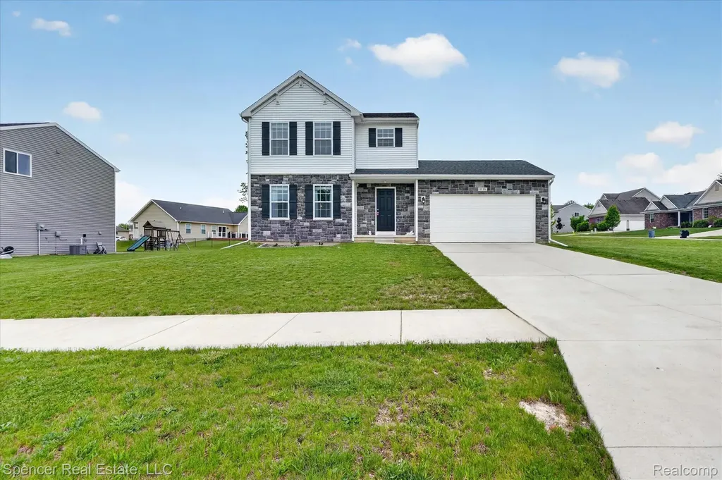 1110 Lancaster Street Lapeer City MI 48446