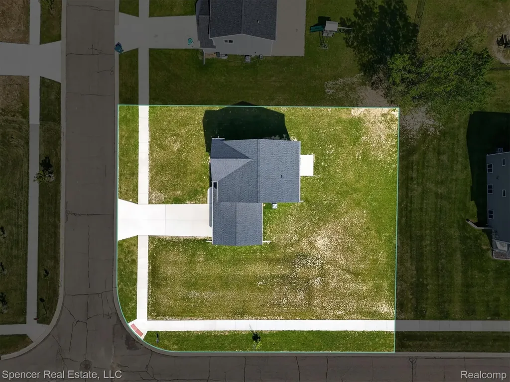 1110 Lancaster Street Lapeer City MI 48446