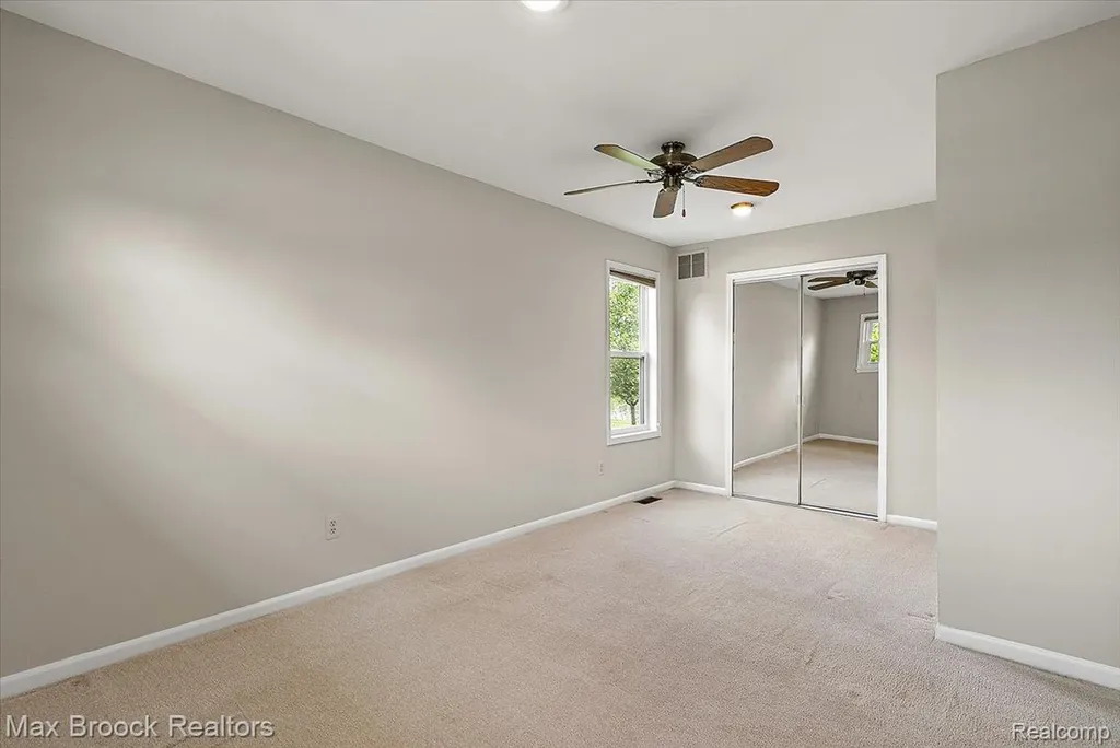 1323 Castlewood Drive White Lake Charter Township MI 48386