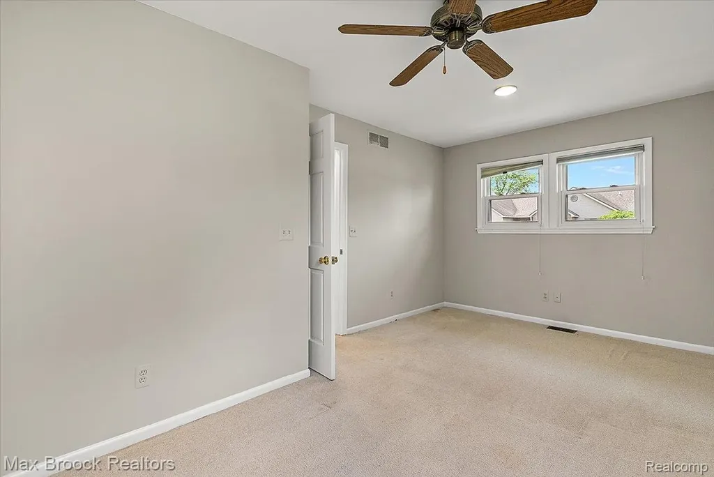 1323 Castlewood Drive White Lake Charter Township MI 48386