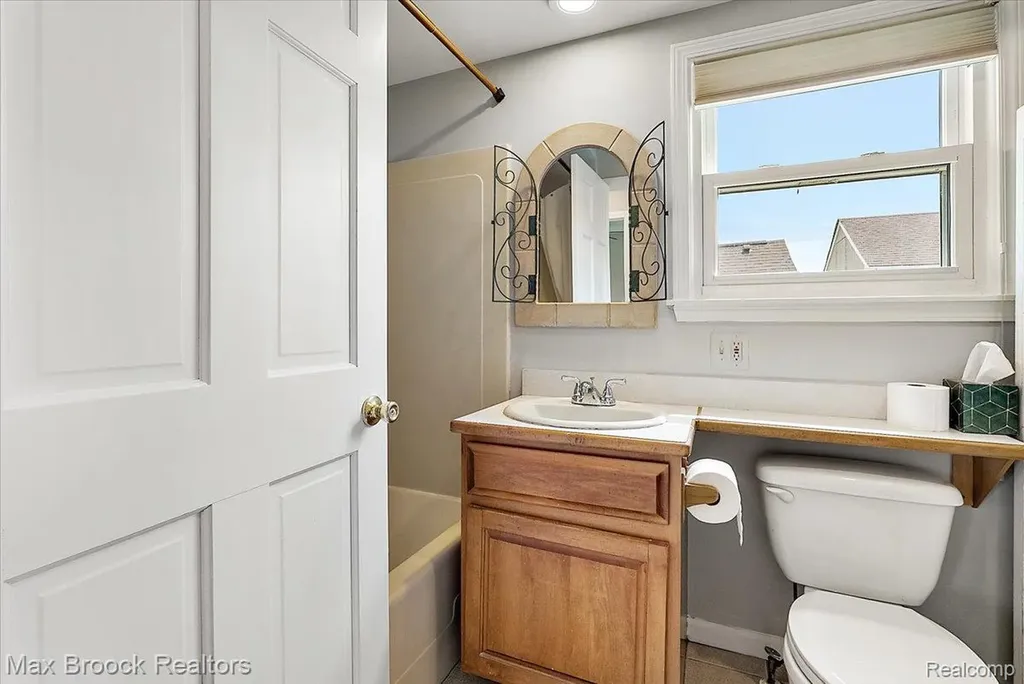 1323 Castlewood Drive White Lake Charter Township MI 48386
