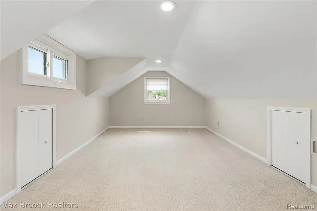 1323 Castlewood Drive White Lake Charter Township MI 48386