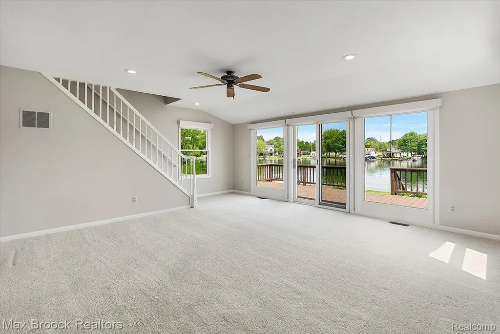1323 Castlewood Drive White Lake Charter Township MI 48386