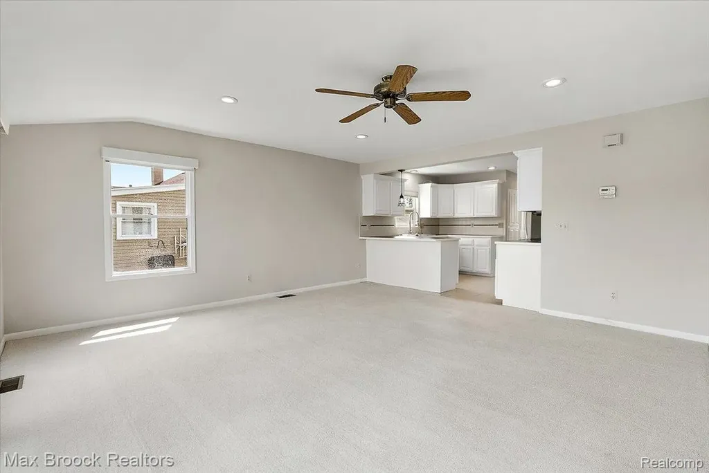 1323 Castlewood Drive White Lake Charter Township MI 48386