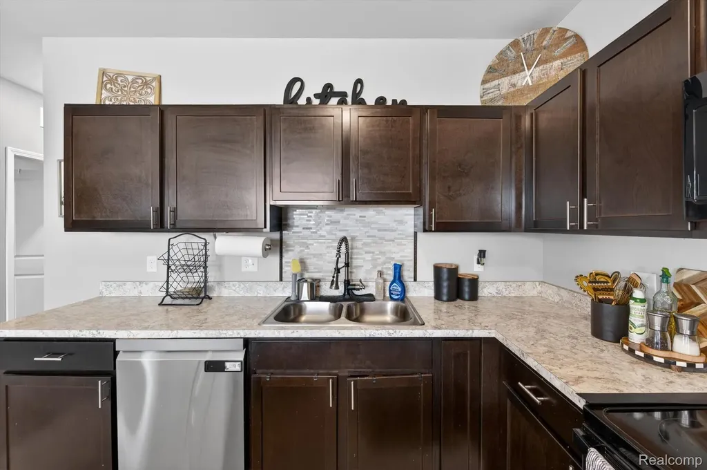 9988 Ridge Run Street Hartland Township MI 48855