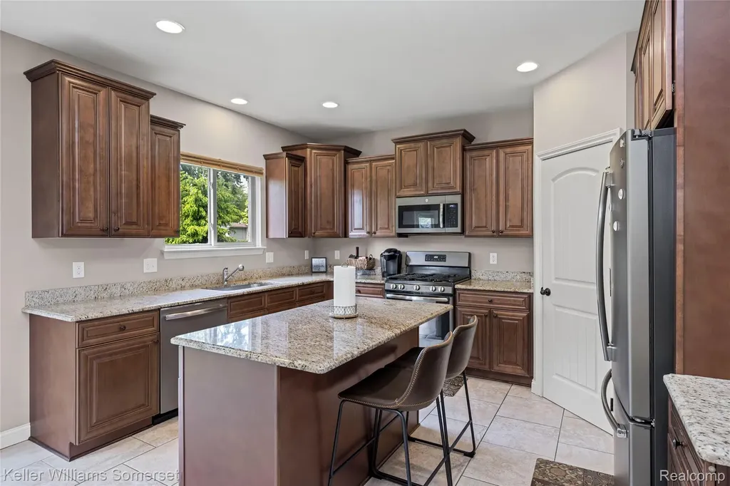37505 Tamarack Drive Sterling Heights City MI 48310