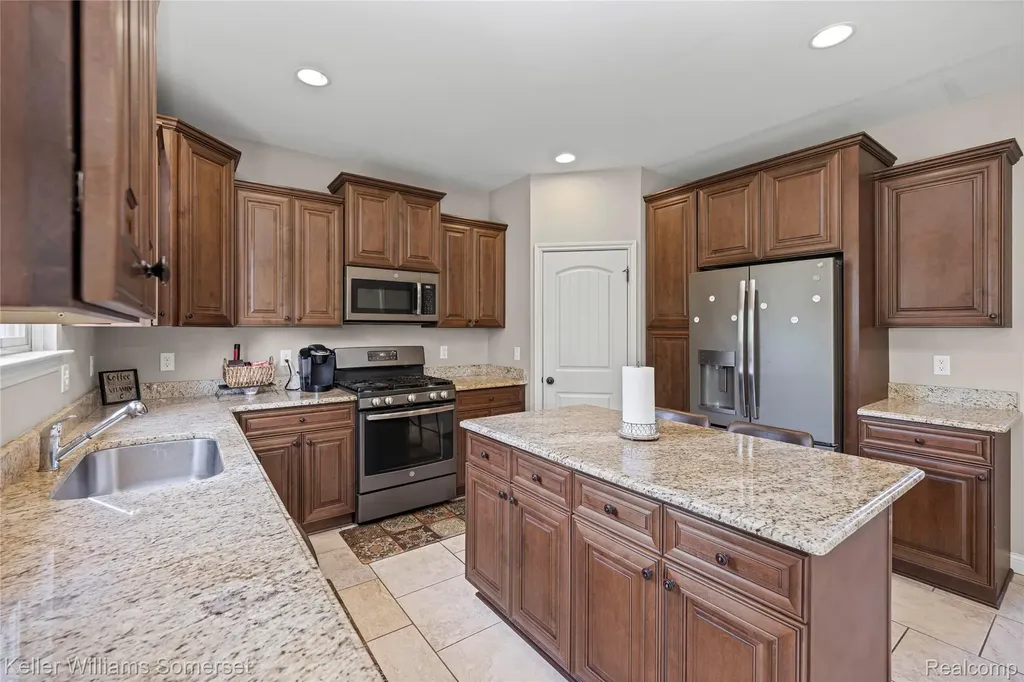 37505 Tamarack Drive Sterling Heights City MI 48310