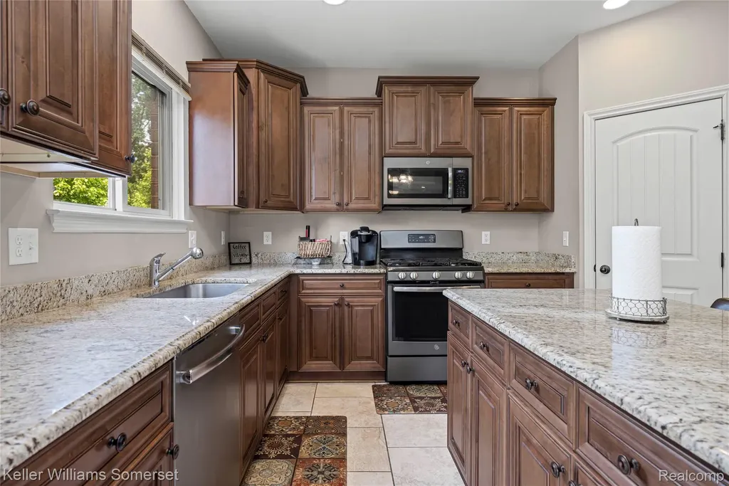 37505 Tamarack Drive Sterling Heights City MI 48310