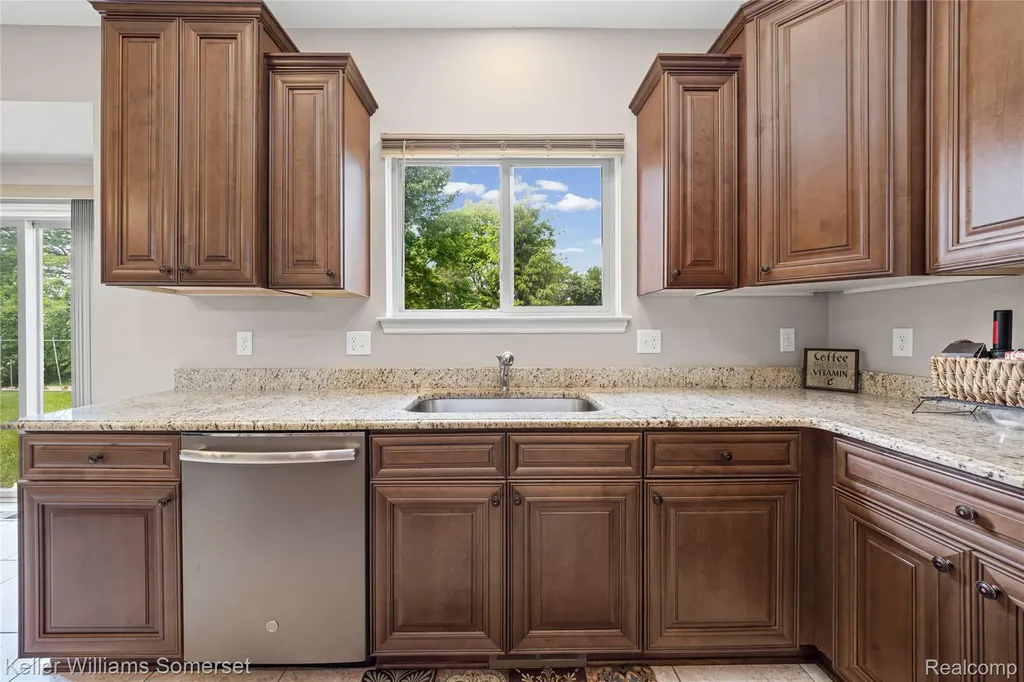 37505 Tamarack Drive Sterling Heights City MI 48310