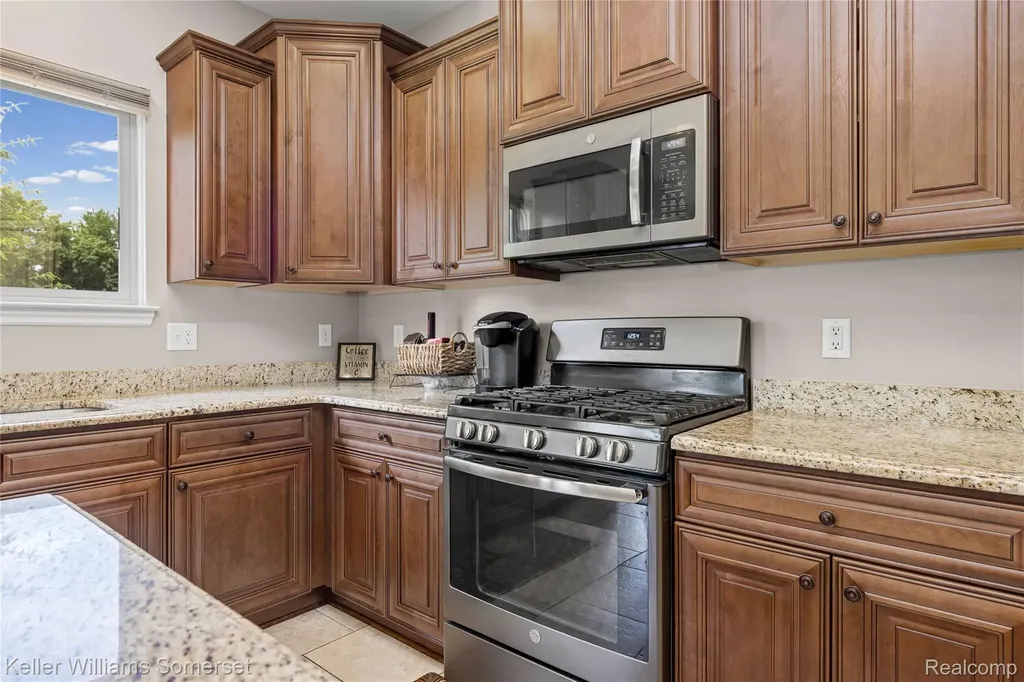 37505 Tamarack Drive Sterling Heights City MI 48310