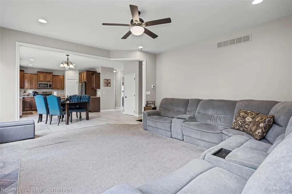 37505 Tamarack Drive Sterling Heights City MI 48310