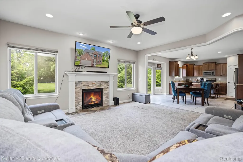 37505 Tamarack Drive Sterling Heights City MI 48310