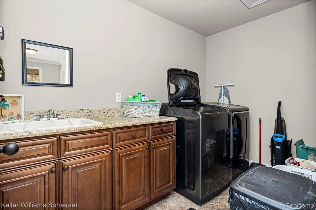 37505 Tamarack Drive Sterling Heights City MI 48310