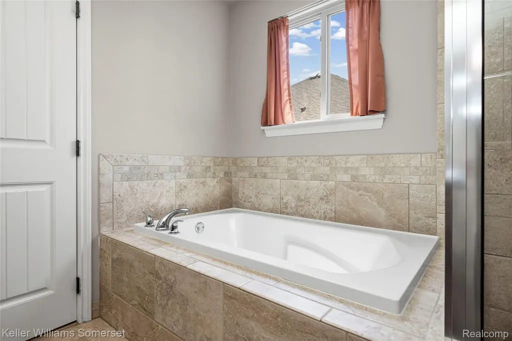 37505 Tamarack Drive Sterling Heights City MI 48310