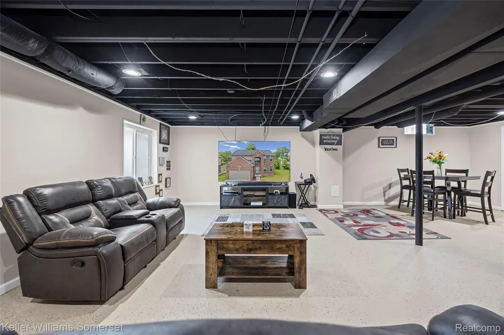 37505 Tamarack Drive Sterling Heights City MI 48310