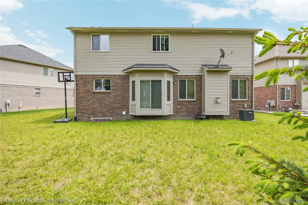 37505 Tamarack Drive Sterling Heights City MI 48310