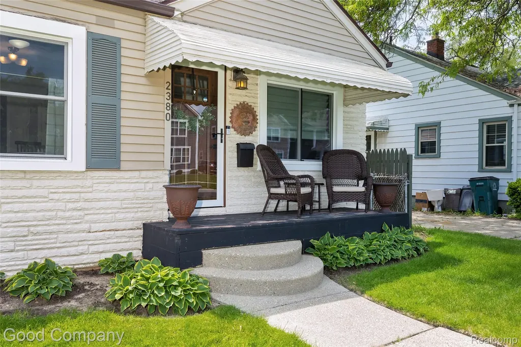2380 Chestnut Street Ferndale City MI 48220
