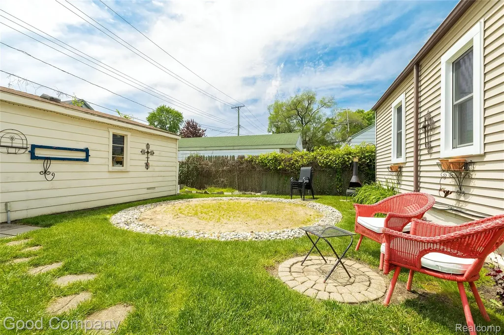 2380 Chestnut Street Ferndale City MI 48220