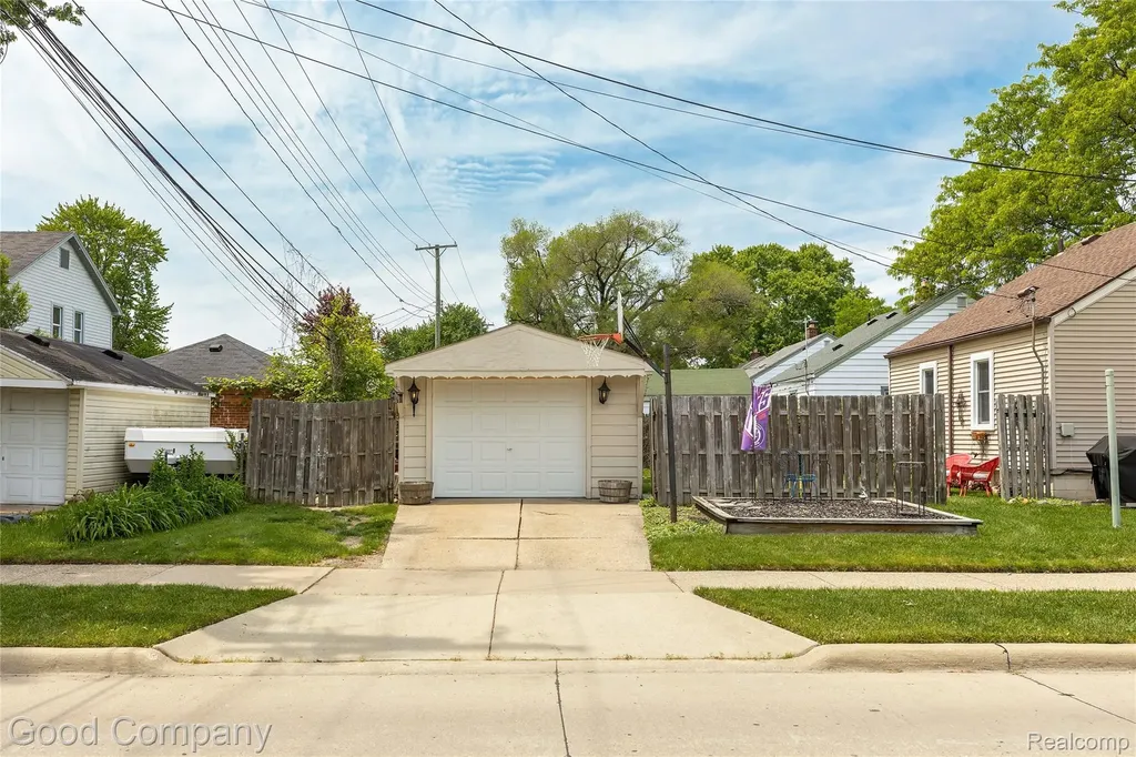 2380 Chestnut Street Ferndale City MI 48220