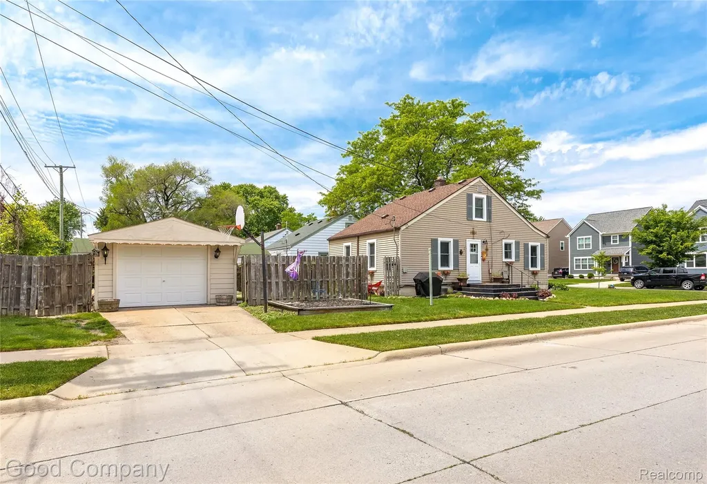 2380 Chestnut Street Ferndale City MI 48220