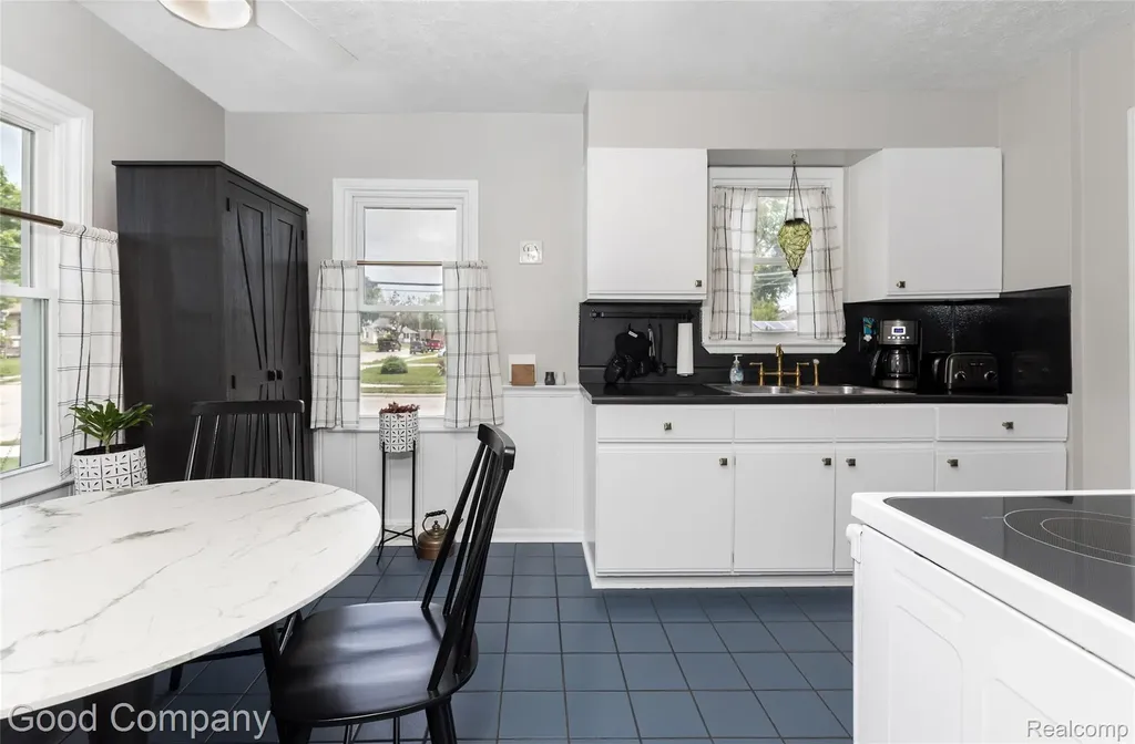 2380 Chestnut Street Ferndale City MI 48220