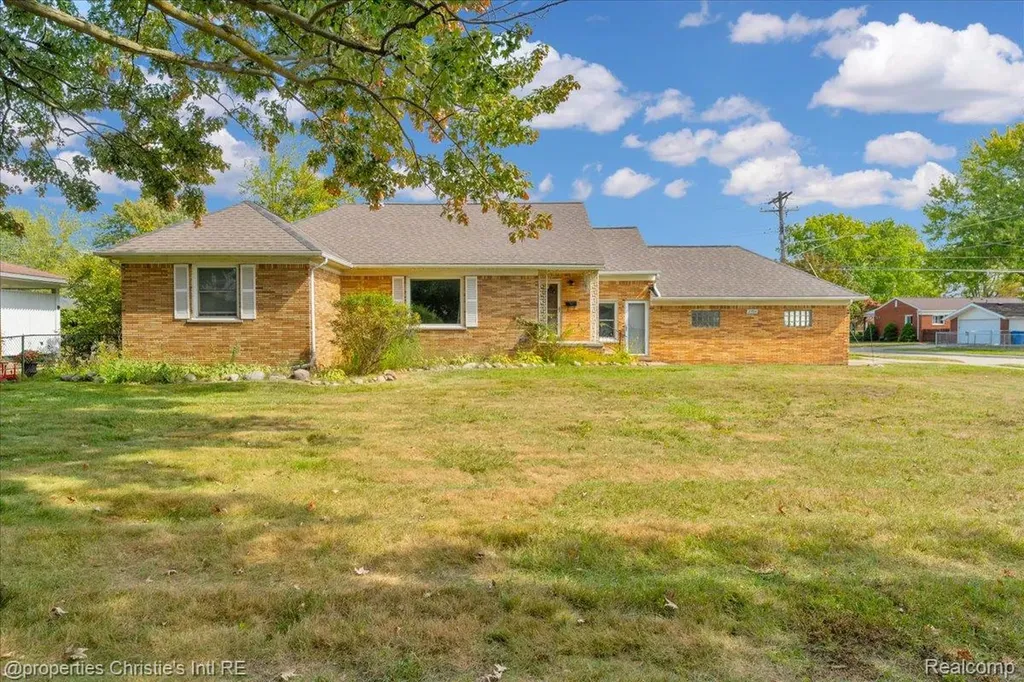 27524 Gail Drive Warren City MI 48093