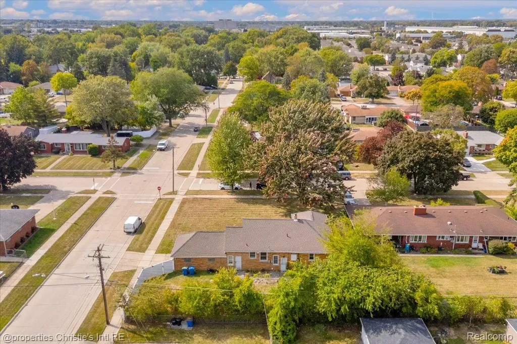27524 Gail Drive Warren City MI 48093